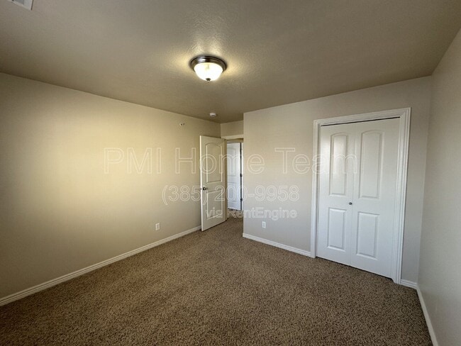 Building Photo - 2510 Charleston Ave