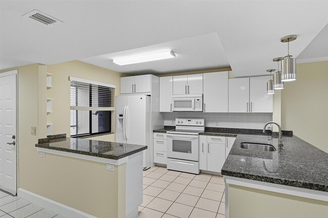 Building Photo - 434 Lakeview Dr