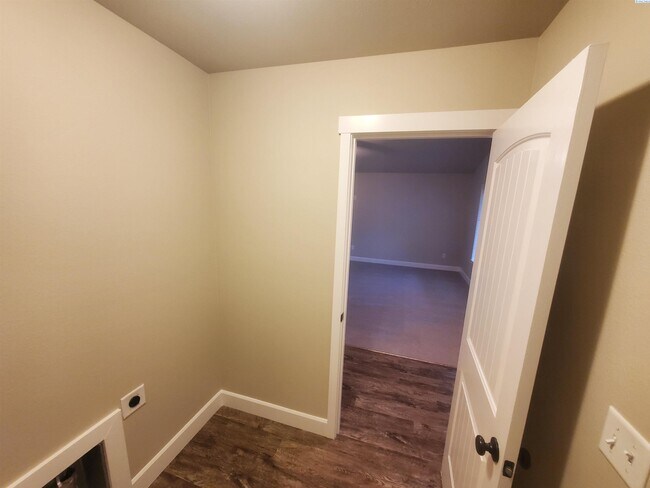 Foto del edificio - FOR RENT SAGECREST