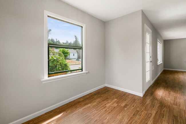 Building Photo - 3441 33rd Ave W
