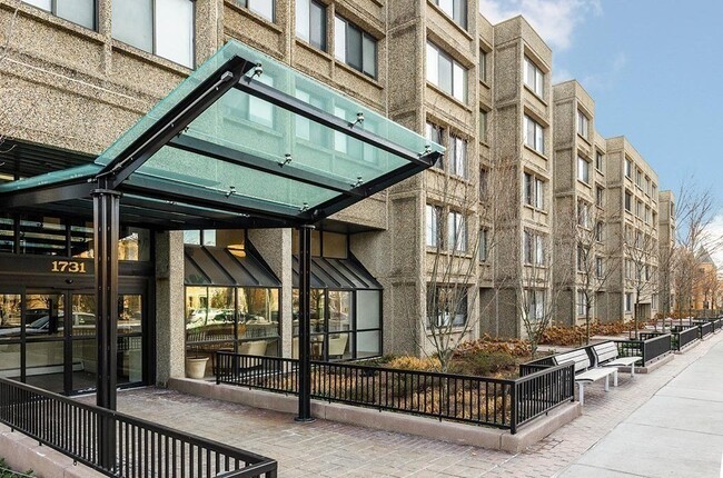 Foto del edificio - 1731 Beacon St