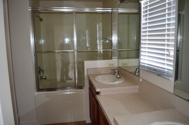 Building Photo - 3/2.5 Townhouse with 2-Car Garage in Turtl...