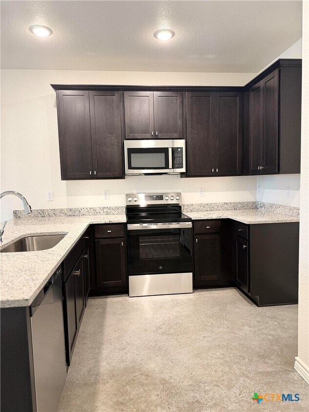 Foto del edificio - 8901 Ash Rd