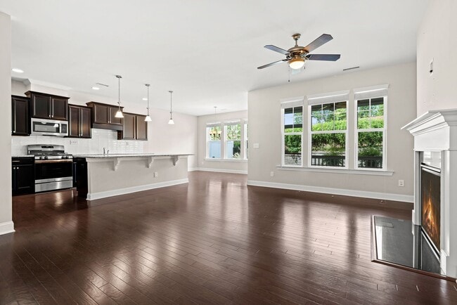 Building Photo - Spacious 3bd townhome w/ a bonus room in B...