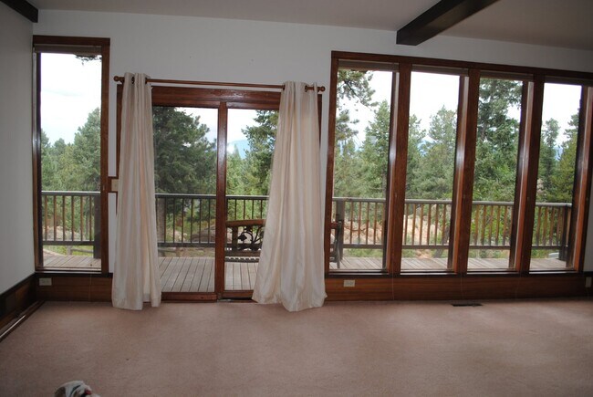 Building Photo - Incredible Views of Pikes Peak!