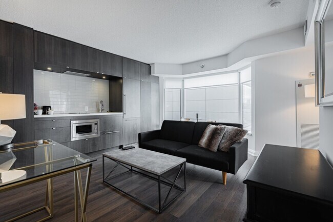 Photo du bâtiment - 155 Yorkville Ave