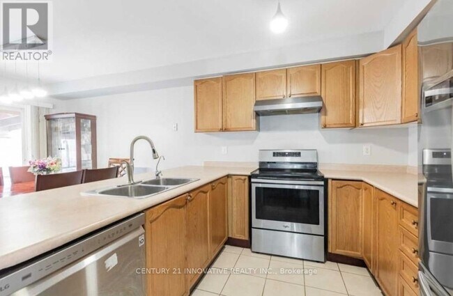 Building Photo - 1640 Sarasota Crescent