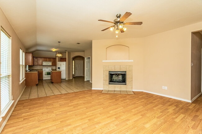 Foto del edificio - 317 Creekview Dr