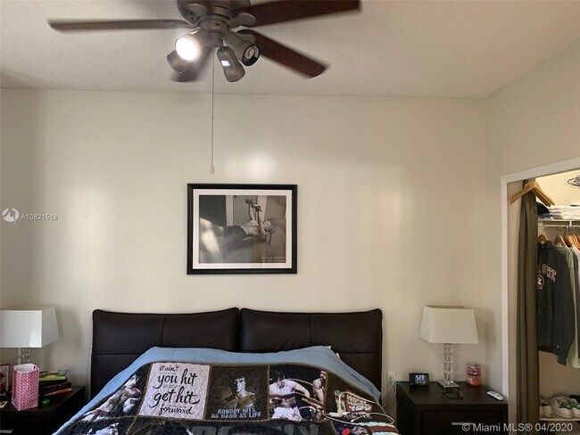 Foto del edificio - 7085 Nova Dr