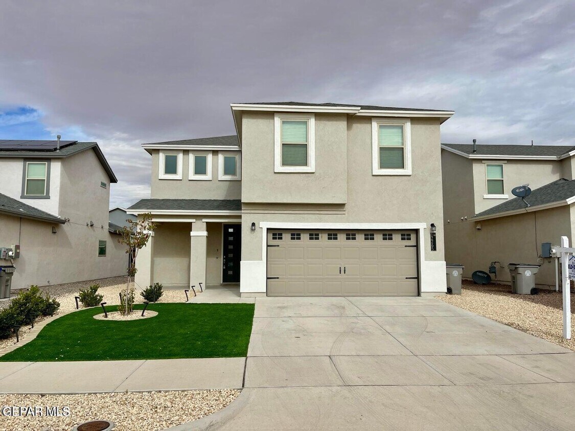 Foto principal - 12265 Desert Pine Ave