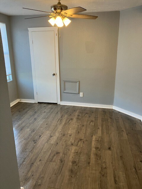 Building Photo - 602 W Santa Gertrudis St