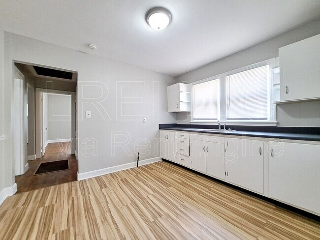 Building Photo - 401 N 42nd St