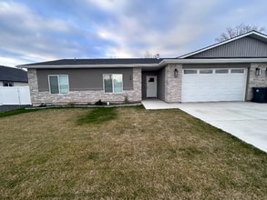 Building Photo - 108 Centennial Ct