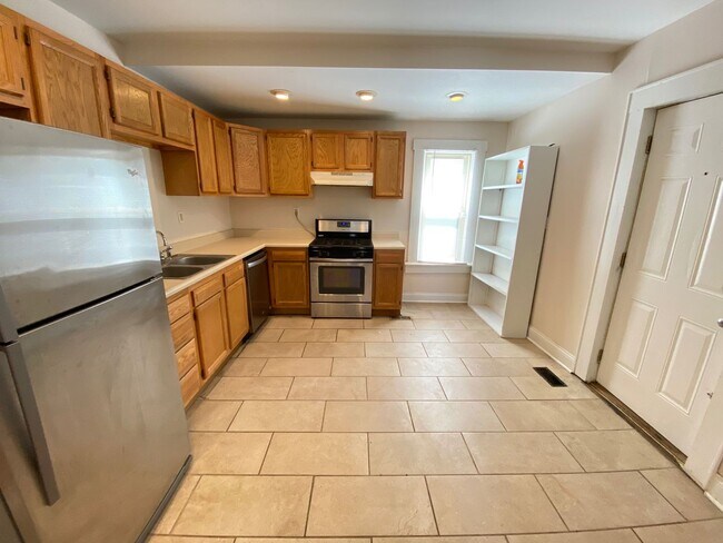 Building Photo - 105 W Maynard Ave