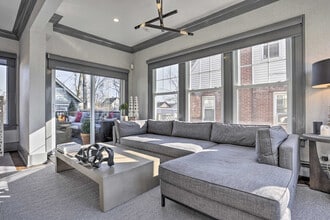 Building Photo - 257 Elm Ave