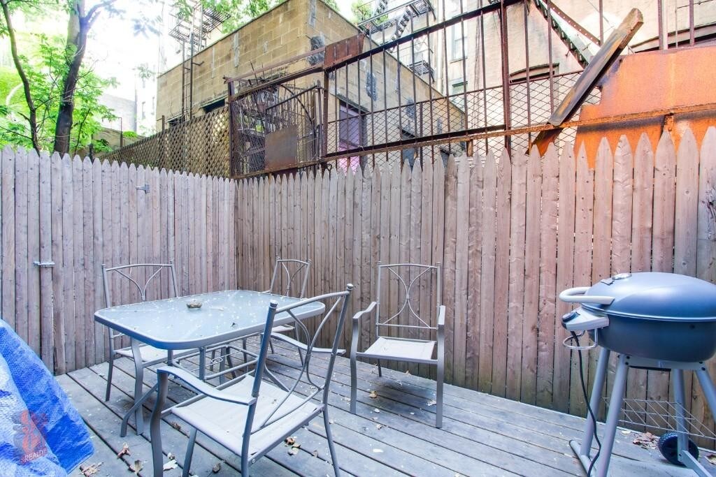 Primary Photo - 290 W 12th St