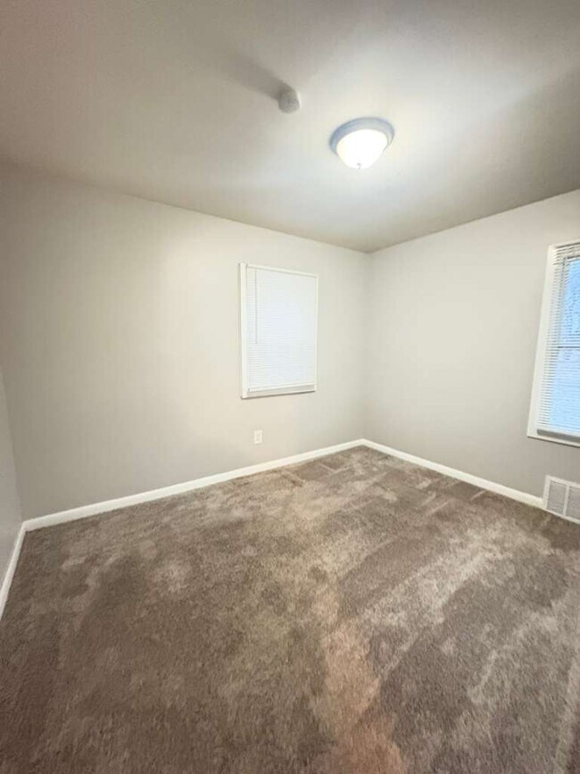 Foto del edificio - 12011 Evergreen Rd