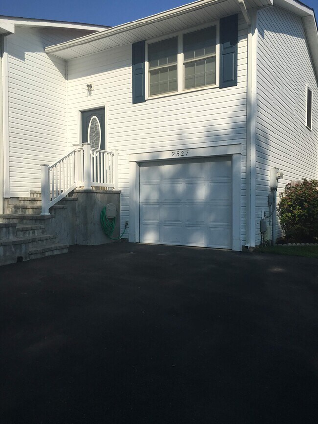 Foto del edificio - 2527 Vivaldi Ln