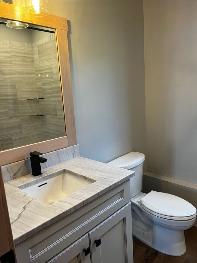 Building Photo - Studio space in CB South!