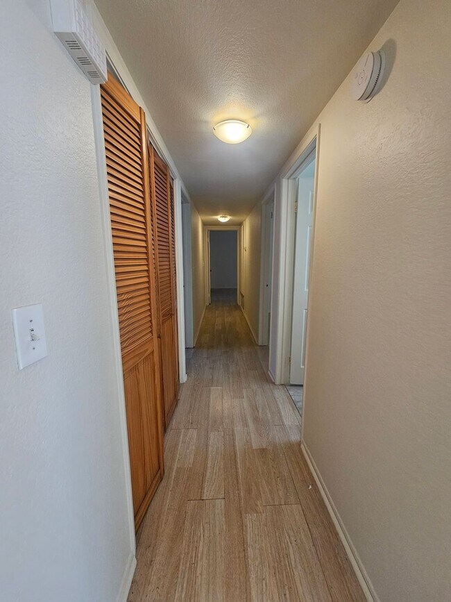 Foto del edificio - 12th St Omid