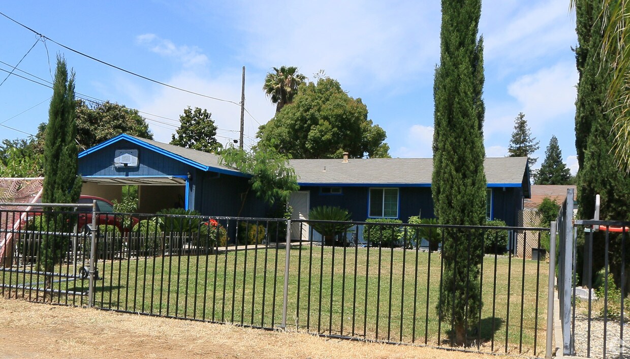 Primary Photo - 5597 S Gledhill Ave