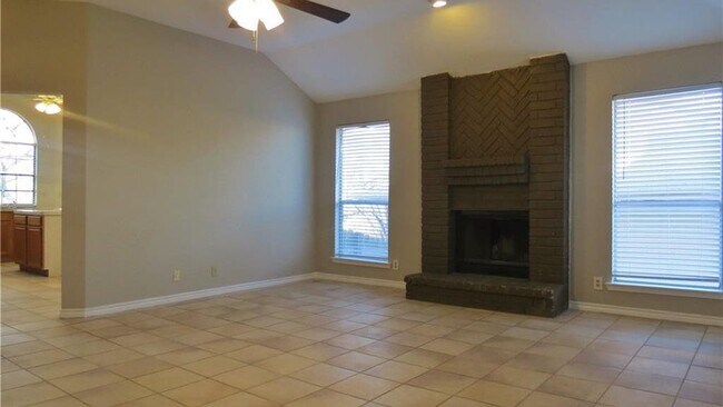 Foto del edificio - 1260 Hilltop Dr