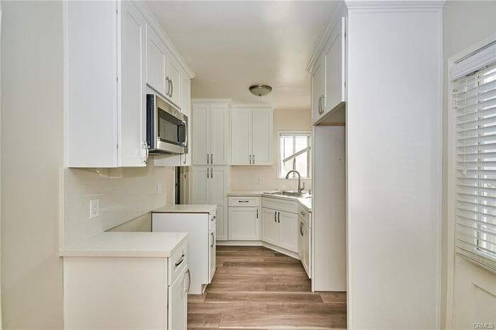 Primary Photo - 919 E La Palma Dr
