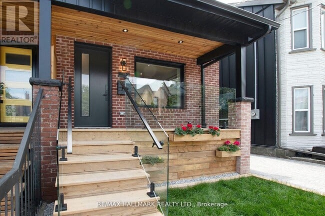 Building Photo - 1 1/2 DELANEY CRESCENT