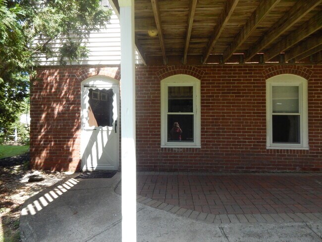 Building Photo - 7 Gendron Rd
