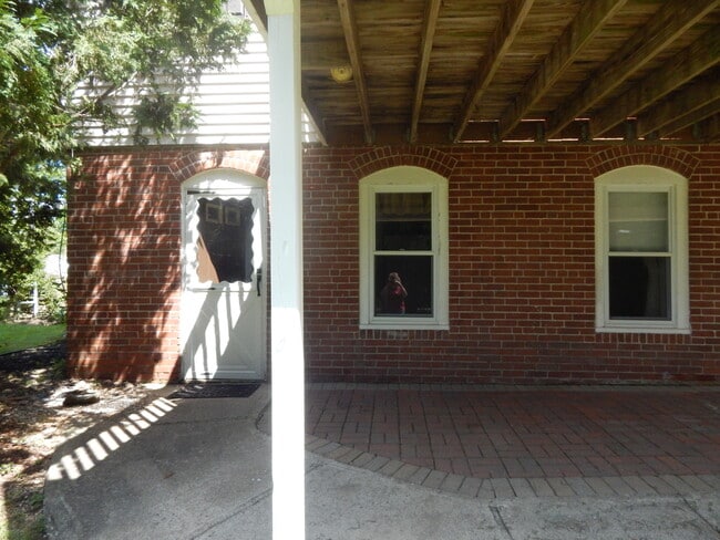 Building Photo - 7 Gendron Rd