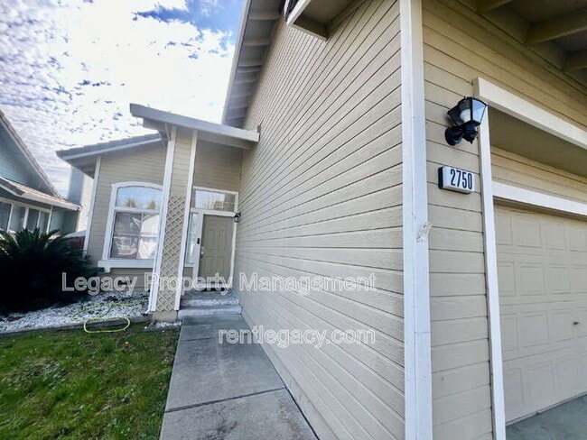 Building Photo - 2750 Parkview Terrace