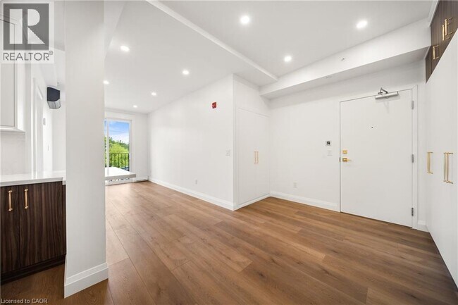 Photo du bâtiment - 153 Main St E