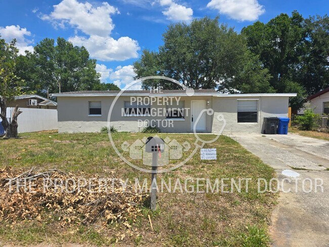 Foto del edificio - Spacious 4BR Tampa Home | Huge Fenced Backyard & Fresh Updates Throughout
