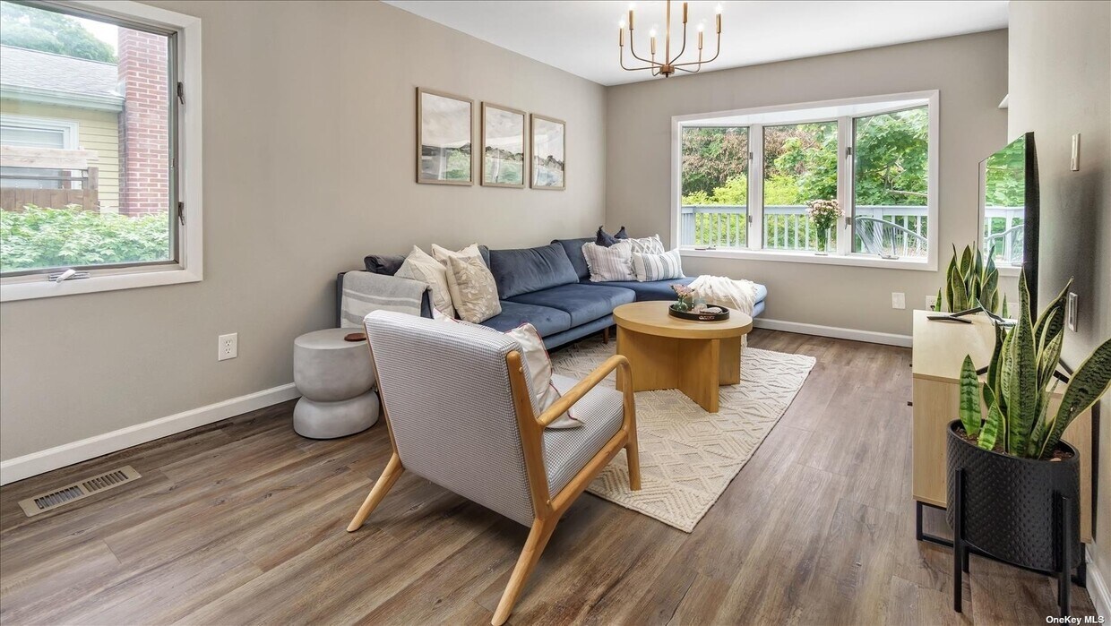 212 Park Rd, Riverhead, NY 11901 House for Rent in Riverhead, NY