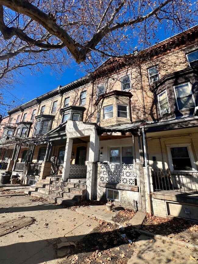 Foto del edificio - 4213 W Girard Ave