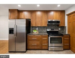 Building Photo - 1909 The Woods II