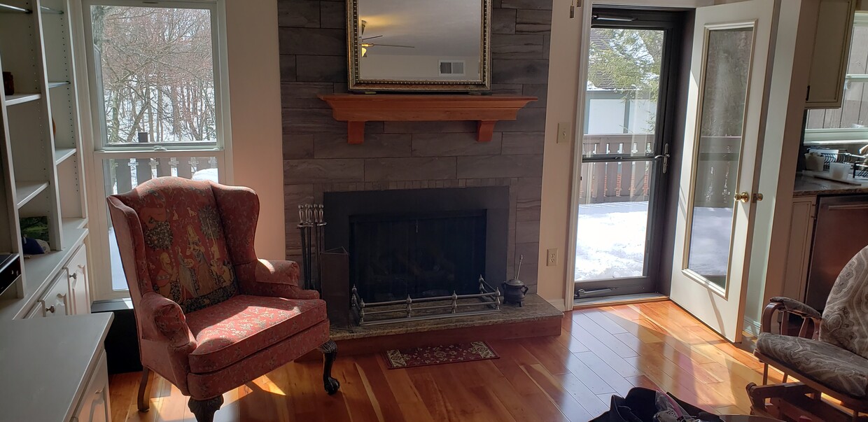 Family room w gas fireplace - 805 Timber Ln
