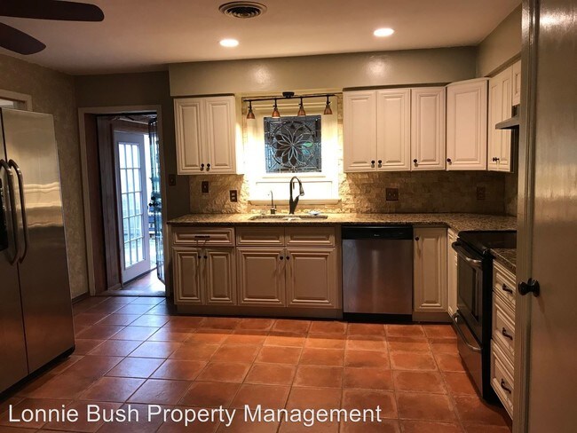 Foto del edificio - 3 br, 2 bath House - 2215 Maple St