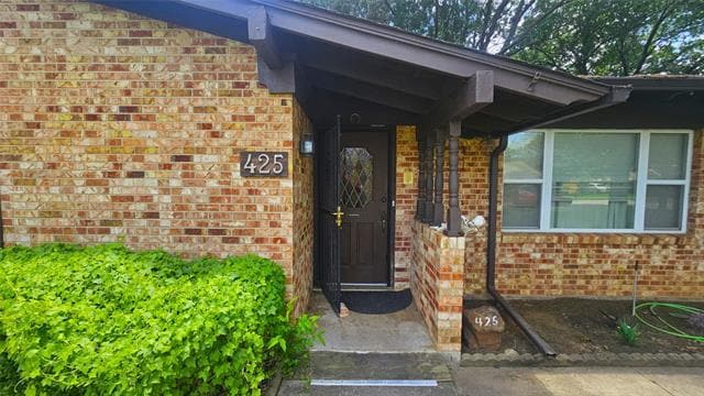 Building Photo - 425 Mimosa Dr