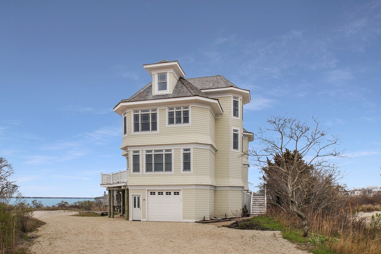 10 Widgeon Way, Westhampton Beach, NY 11978 House for Rent in