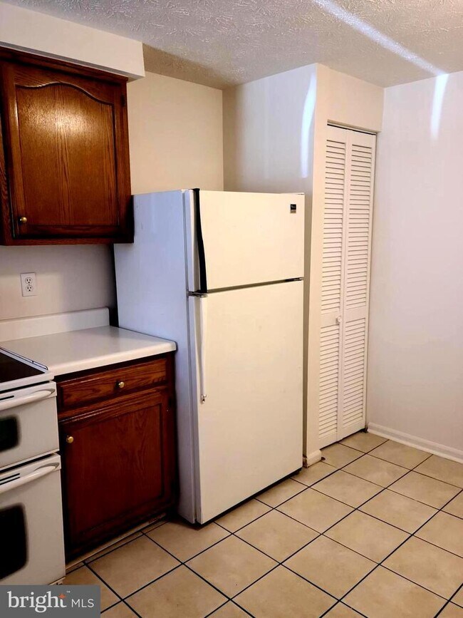 Building Photo - 1005 Staghorn Ave