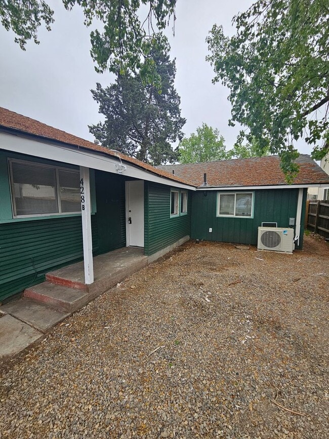 Building Photo - 428 Berrydale Ave