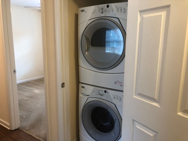 Building Photo - PRE-LEASING FOR AUGUST 2025!