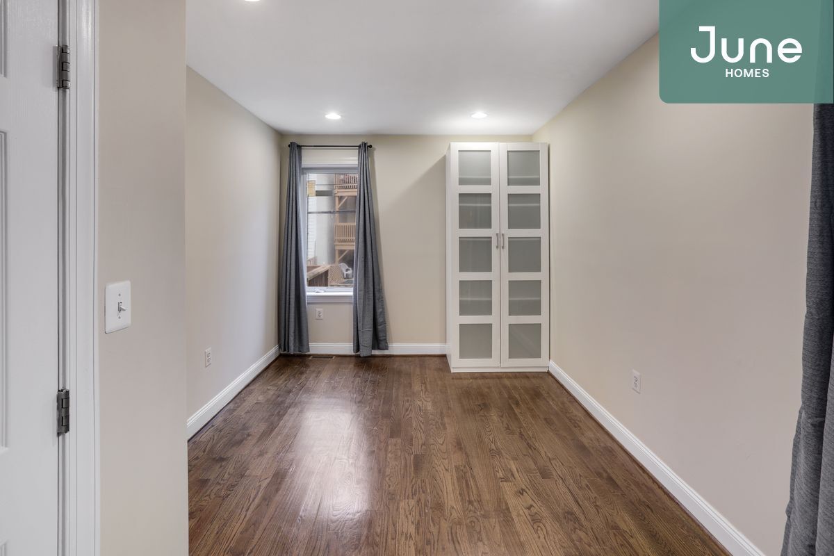 Primary Photo - ROOM ONLY in 3-bed/2.5-bath Home