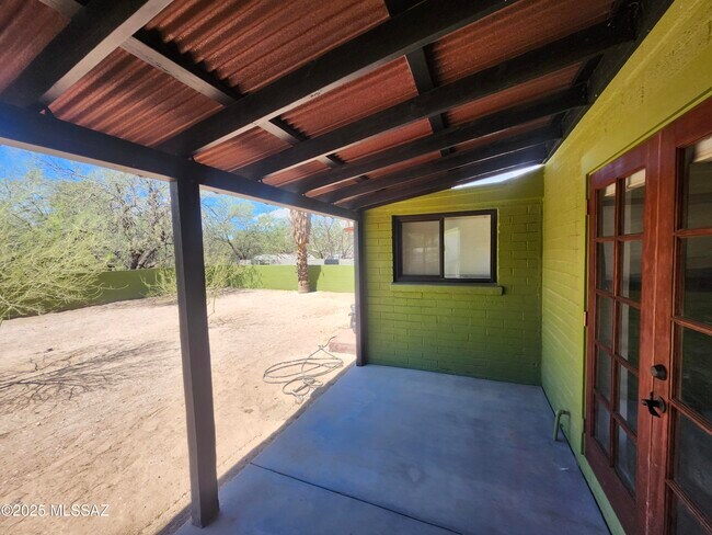 Foto del edificio - 1325 N Alamo Ave