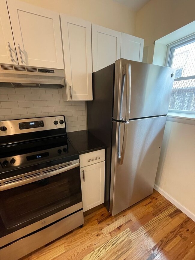 Building Photo - 202 Broadway