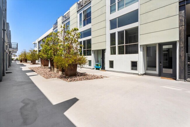 Foto del edificio - 4151 Redwood Ave
