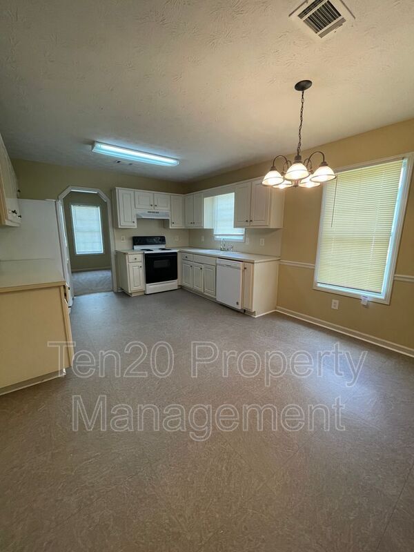 Building Photo - 6136 Crossbow Dr