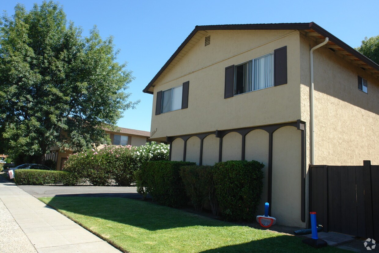 Building Photo - 1206 Francisco Ave