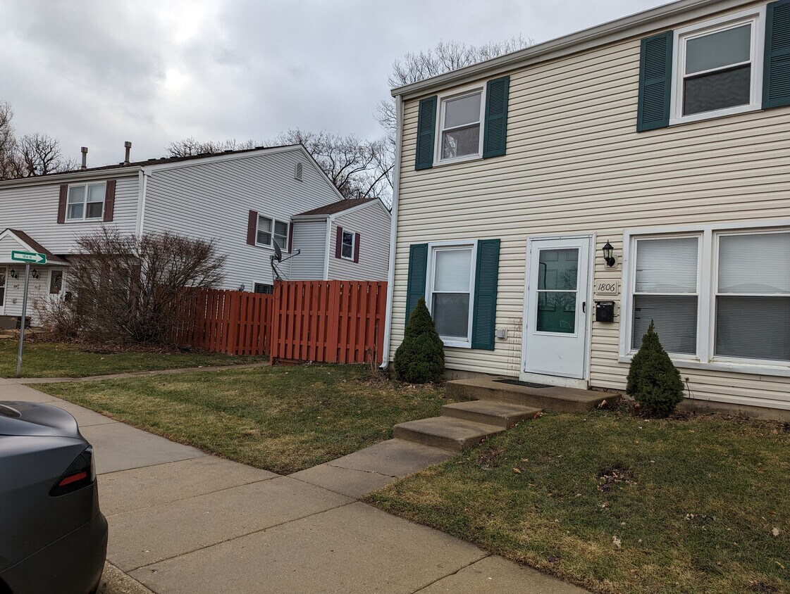 Primary Photo - 1806 Jamestown Cir